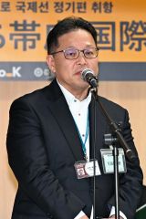 就航式典であいさつする唐橋常務（須貝拓也撮影）
