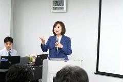 勉強会の趣旨を説明する中川氏