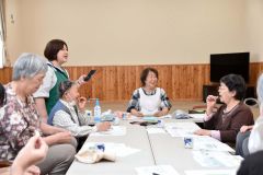 よくかむことと脳の働きの関係性などを学んだ参加者