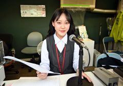 現在のウグイス嬢の中で最年少の阿部さん。目標とする人は千葉ロッテマリーンズで場内アナウンスを長年勤めていた谷保恵美さん。