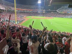 多くのファンで連日盛り上がるマツダスタジアム（今月１５日）。この日はカープに満塁本塁打が飛び出し逆転勝ちした