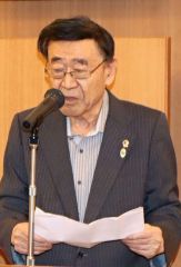 あいさつする香川会長