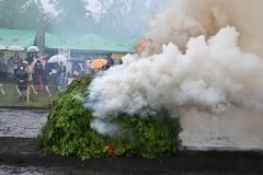 荒行「火渡り」で無病息災願う　剣山麓で第１回火まつり　清水 写真3