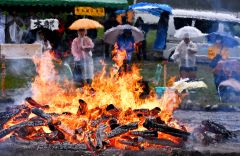 荒行「火渡り」で無病息災願う　剣山麓で第１回火まつり　清水 写真6