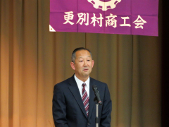 あいさつする林会長