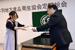 十勝総合振興局長表彰を受けるＨ・Ｓ　ｃａｆｅ　ｃａｆｅ