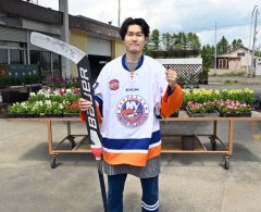 「日本人ＧＫの戦う姿見せたい」　浦幌出身のアイスホッケー選手村上さん、北米リーグ挑戦へＣＦ