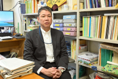北大大学院地震火山研究観測センター長の高橋浩晃教授