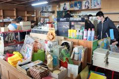 さまざまな商品が販売された