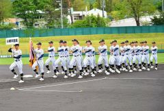 白樺学園、堂々の入場行進　１６チームが力試し　春季道高校野球開幕