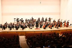 迫力ある演奏を響かせた帯広交響楽団のメンバーら