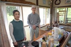 弘子さん（左）と良孝さん（右）の吉田夫妻
