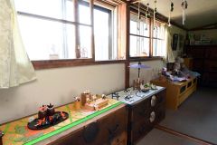 小物のクラフト品などを多数展示する