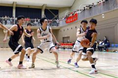 男子決勝・白樺学園―帯大谷（金野和彦委撮影）