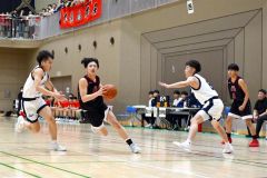 男子決勝・白樺学園―帯大谷（金野和彦委撮影）