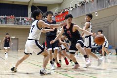 男子決勝・白樺学園―帯大谷（金野和彦委撮影）