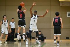 男子決勝・白樺学園―帯大谷（金野和彦撮影）