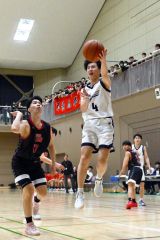 男子決勝・白樺学園―帯大谷（金野和彦撮影）