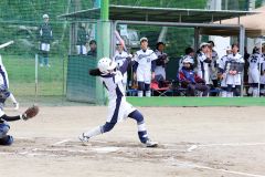 【リーグ戦・帯大谷―帯南商】帯大谷は１回２死三塁で手塚仁菜が左中間へ適時打を放ち、２―０とする