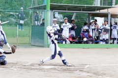 【リーグ戦・帯大谷―帯南商】帯大谷は１回２死三塁で手塚仁菜が左中間へ適時打を放ち、２―０とする