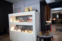 道東で唯一現代仏壇を扱う同店、仏壇や仏具など幅広い商品を取りそろえる
