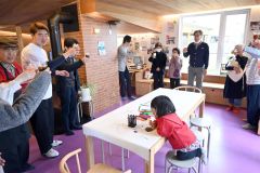 みどりの家オープンを祝ったイベント。村民の新たな拠点としても期待される