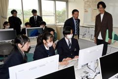 広尾高で授業をサポート、地域おこし協力隊の錦古里さん　コーディネーターとして存在感
