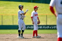【１回戦・白樺学園―立命館慶祥】白樺学園は８回２死二塁、川島陽琉の右前打で６―１とする。川島は５打数３安打２打点の活躍を見せた