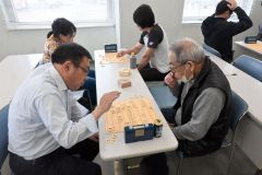 熱戦を繰り広げる参加者