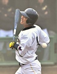 【決勝・まんぼうクラブ―ミスターラック】まんぼうクラブは最終回、２死満塁から新岡佳祐が死球を受け６－６の同点に追いつく