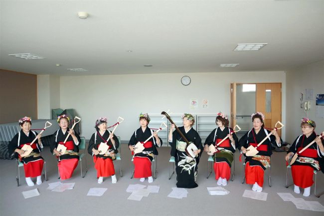 「スコップ三味線」で町を元気に　音更・友愛シスターズが発足