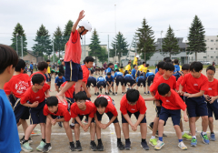 「ＳＨＯＹＯ下り」に取り組む１年生（３１日、帯広翔陽、助川かおる撮影）