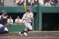 【準決勝・白樺学園―北海】白樺学園は２回、先頭打者の辻真叶が中前にチーム初安打を放つ（金野和彦撮影）