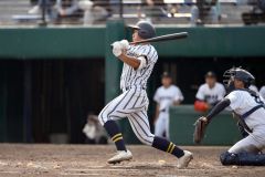 【準決勝・白樺学園―北海】白樺学園は７回、先頭打者の大西遥斗が中前打を放つ（金野和彦撮影）