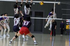 【女子決勝リーグ・帯南商―帯大谷】帯南商は第２セット、（１）林梨花主将がスパイクを決めて勝利に導く