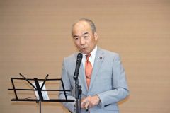 独吟を披露する川合会長