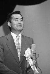 「十勝青年同友会発会式」で初めて帯広に訪れ記念講演する長嶋さん（１９８１年４月１９日、帯広市民会館大ホールで）