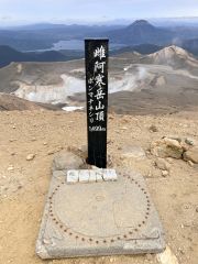 雌阿寒岳の頂上