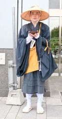 僧侶の福家さんが宗教超えスペイン巡礼、徒歩８００キロに挑戦　本別