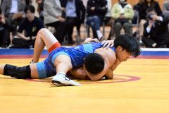 【団体戦・帯北―千歳北陽・５５キロ級】相手を押さえ込みフォール勝ちした帯北の田澤祥樹（２年・青色）