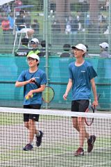 【男子ダブルス２回戦】全道１６強入りを遂げた帯緑陽２年生ペアの中川旺亮（右）・河村優亮組