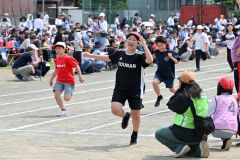 管内の多くの小学校で運動会　帯広光南小でも元気に駆ける