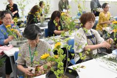 基本の大切さ学ぶ　華道院十勝支部と釧路支部が研究会