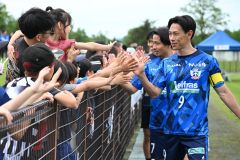 スカイアース３連勝で首位キープ