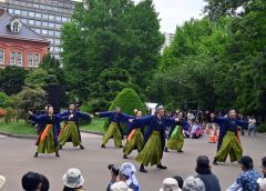 心を一つに笑顔で踊り切った尊―Ｍｉｋｏｔｏ（８日、道庁赤れんが会場）