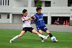 【第３節・北海道十勝スカイアース―ＡＳＣ北海道】後半終了間際、右サイドから吉田哲登がセンタリングをあげてチャンスを演出する