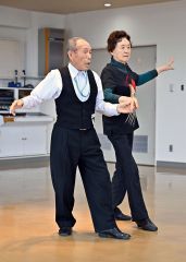 白寿のステップ軽やかに　中札内の建部さんソシアルダンスに励む 4