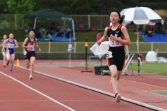 女子８００㍍予選３組