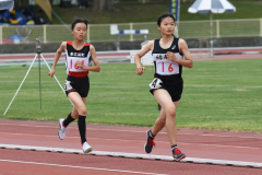 女子８００㍍予選４組