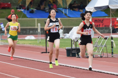 女子８００㍍予選５組